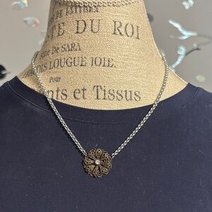 Elegant Floral Pendant Necklace